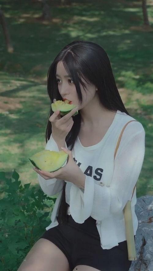 美女吃瓜合集,一场视觉盛宴的吃瓜之旅